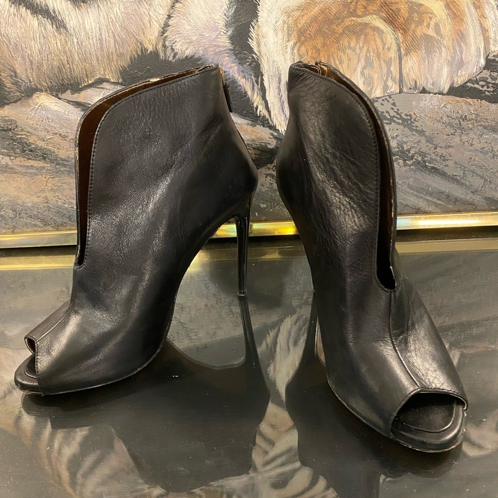 BCBG gorgeous heels